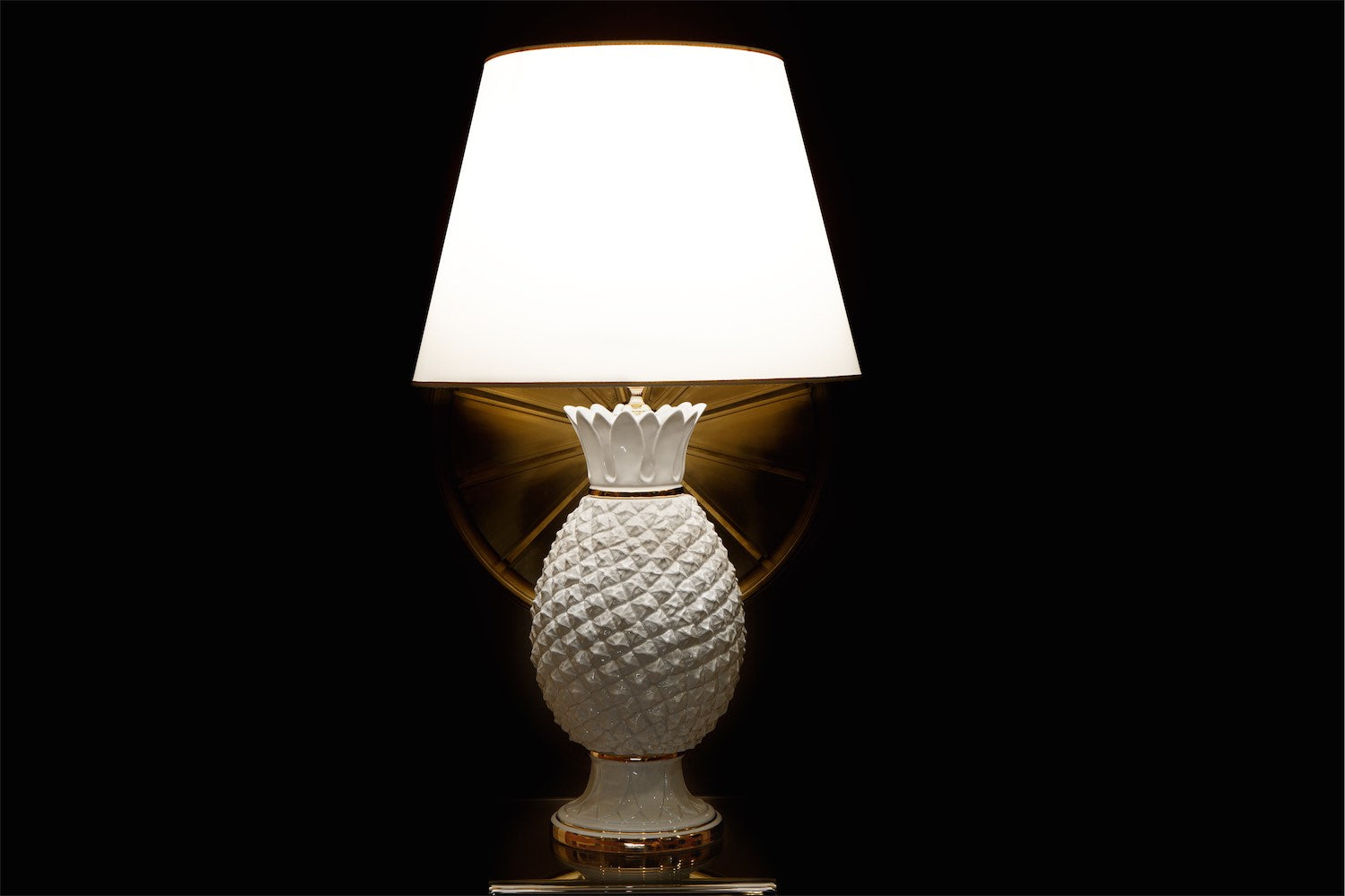 Lunatre Ananas Premium Gold/Weiß – handgefertigte Tischlampe aus Italien #color:ananas-weiss
